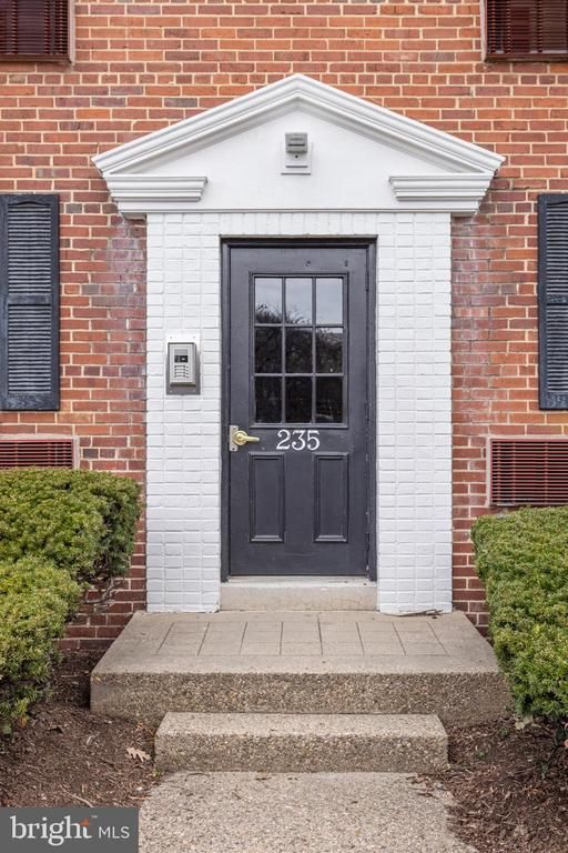 235 N George Mason Dr #235-4, Arlington, VA 22203