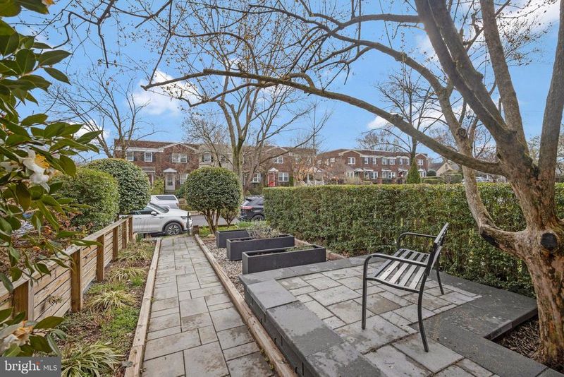 438 E Nelson Ave E, Alexandria, VA 22301