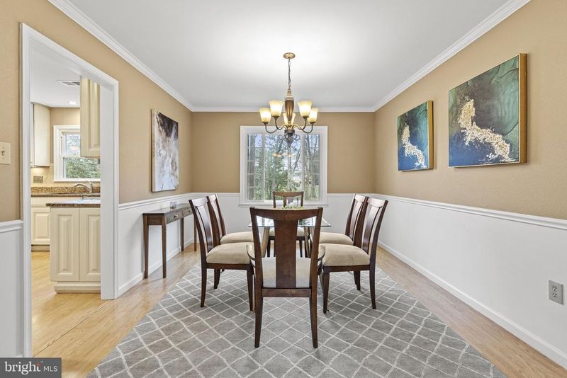 8402 Westpointe Dr, Fairfax Station, VA 22039