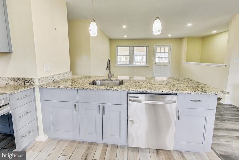 7309 Beverly Park Dr, Springfield, VA 22150