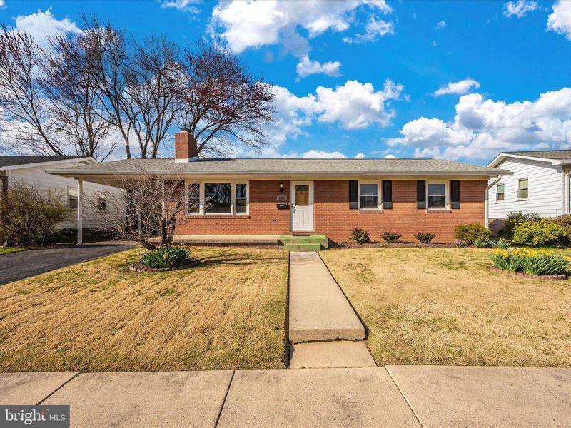 1131 Young Pl, Frederick, MD 21702