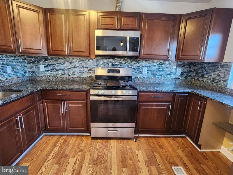 8636 Cartwright Ct, Manassas Park, VA 20111