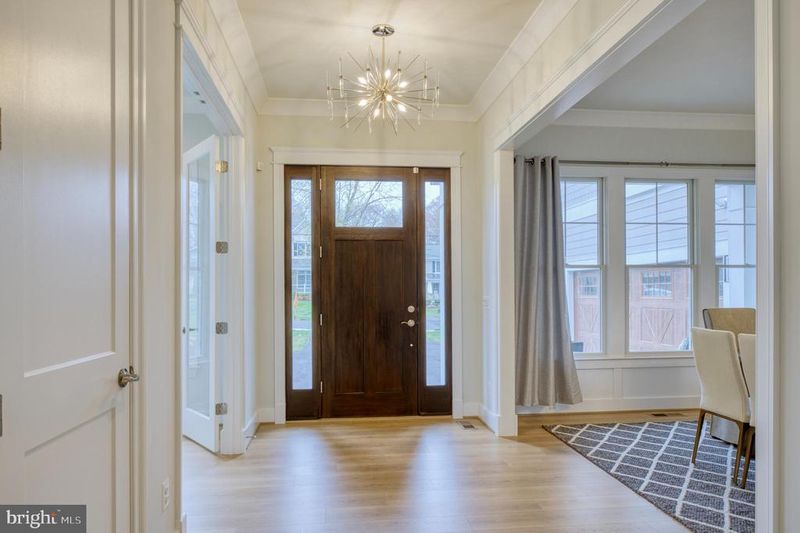 327 Owaissa Rd SE, Vienna, VA 22180