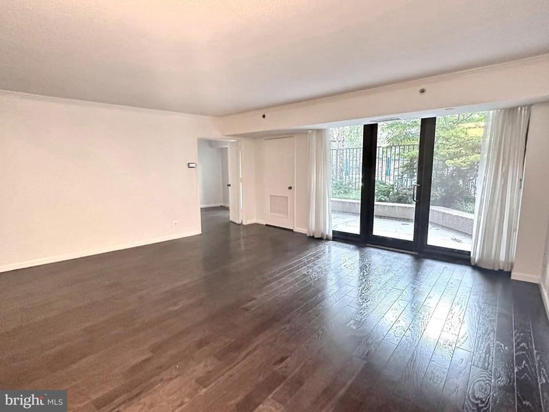 1200 Crystal Dr #214, Arlington, VA 22202