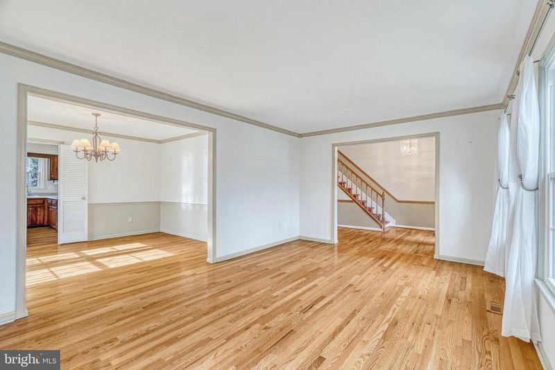 10715 Dundas Oak Ct, Burke, VA 22015