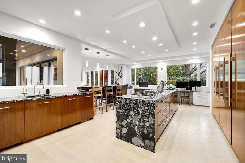 5010 Edgemoor Ln, Bethesda, MD 20814
