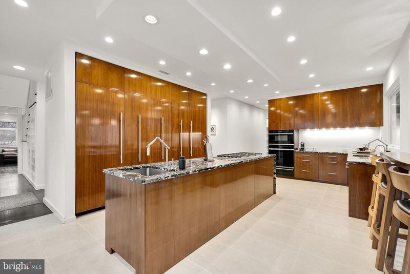 5010 Edgemoor Ln, Bethesda, MD 20814