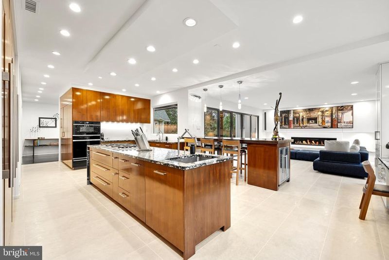 5010 Edgemoor Ln, Bethesda, MD 20814