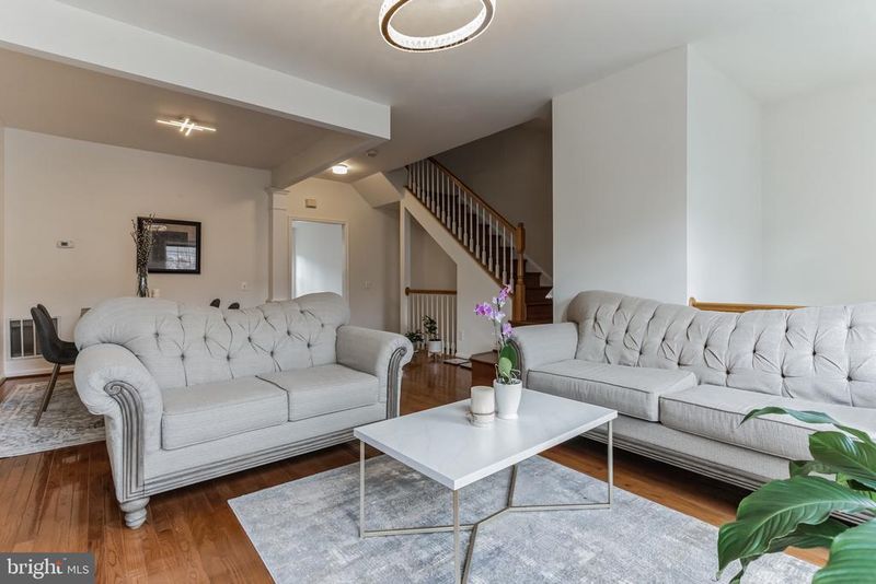 13945 Gothic Dr, Centreville, VA 20121