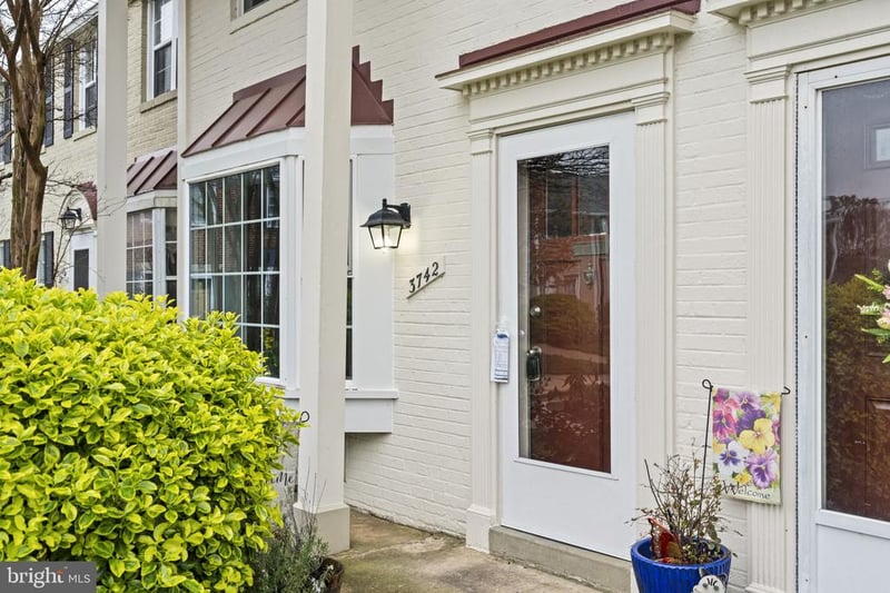 3742 Jason Ave, Alexandria, VA 22302