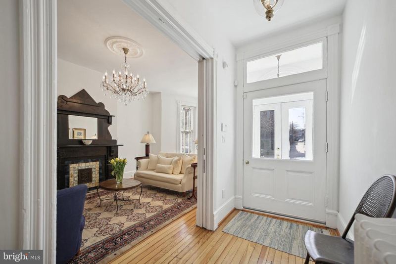 326 E St NE, Washington, DC 20002