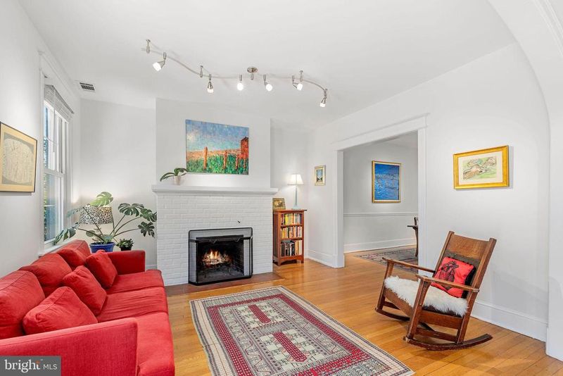 2132 37th St NW, Washington, DC 20007