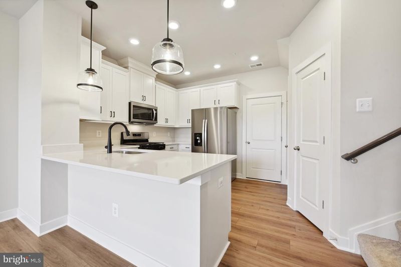 20785 Rumbullion Dr, Dulles, VA 20166