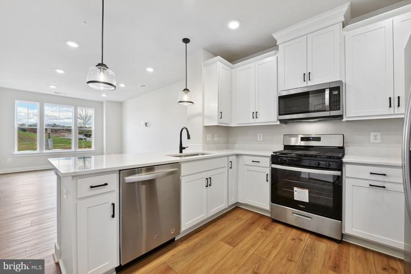 20785 Rumbullion Dr, Dulles, VA 20166