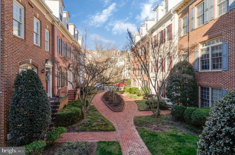 8847 Ashgrove House Ln, Vienna, VA 22182