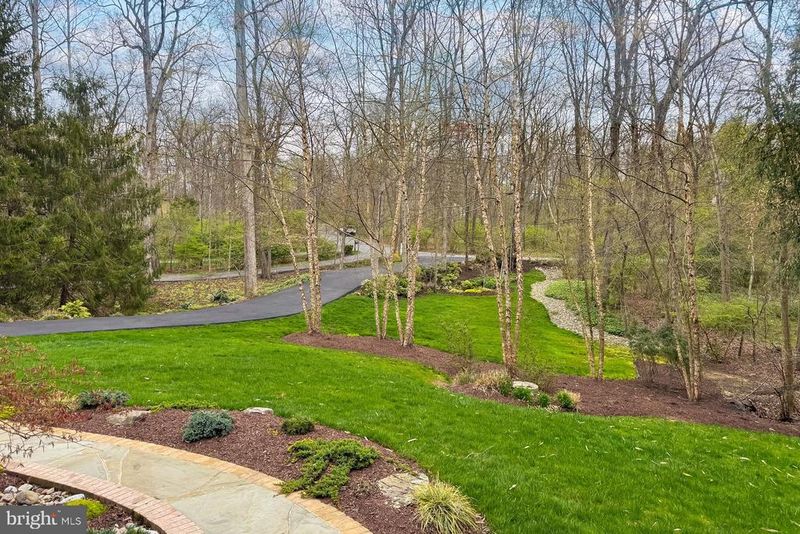 21433 Lake Dr, Sterling, VA 20164