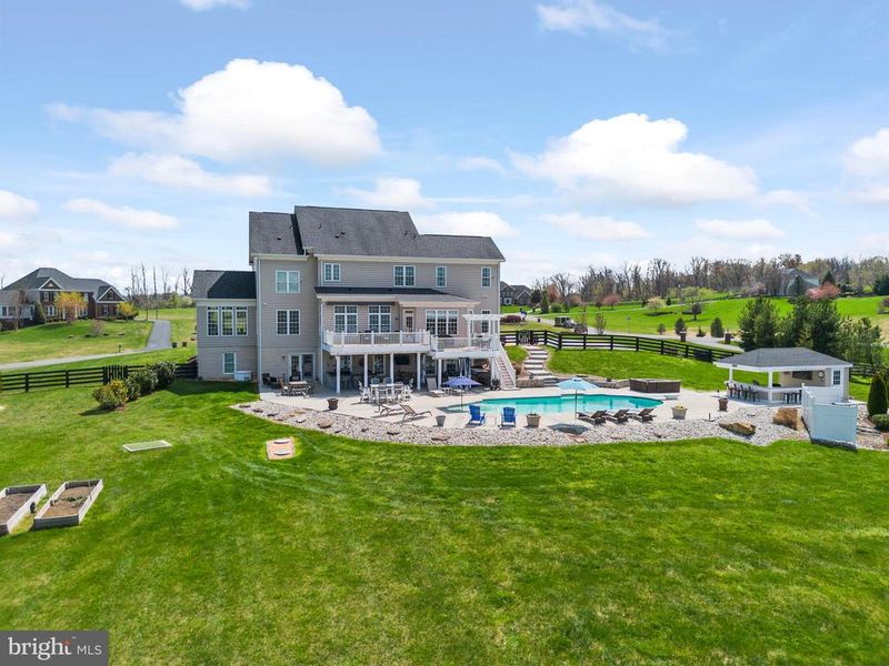 15939 Waterford Creek Cir, Hamilton, VA 20158
