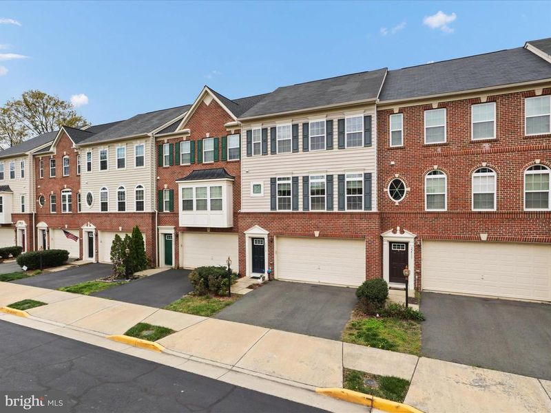 22935 Chinkapin Oak Ter, Sterling, VA 20166