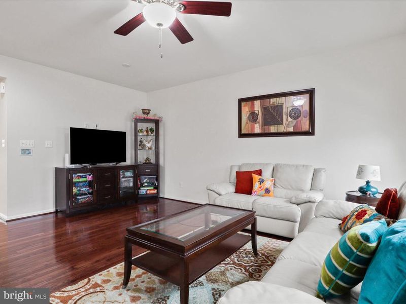 22935 Chinkapin Oak Ter, Sterling, VA 20166
