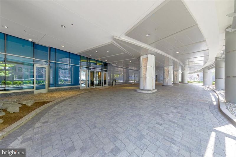 1881 N Nash St #702, Arlington, VA 22209