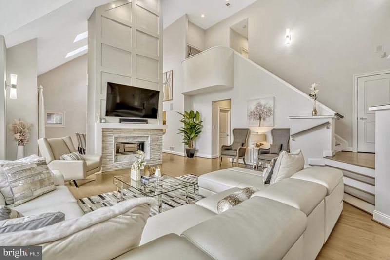 11577 Greenwich Point Rd, Reston, VA 20194