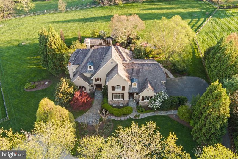 648 Deerfield Farm Ct, Great Falls, VA 22066