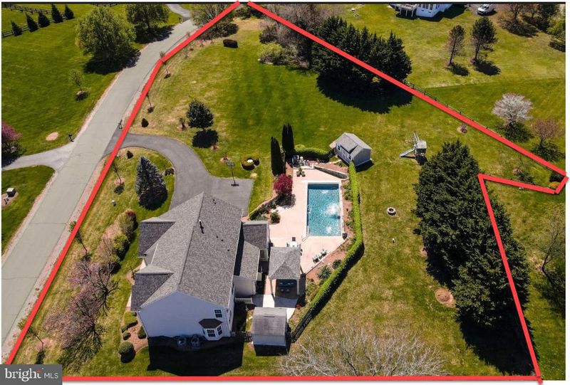 17327 Vannes Ct, Hamilton, VA 20158