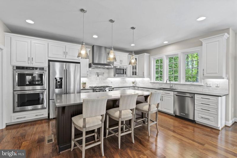 8620 Janet Ln, Vienna, VA 22180