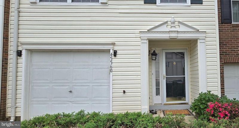 45560 Lakemont Sq, Sterling, VA 20165