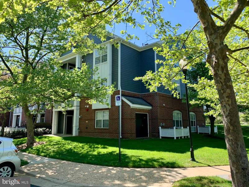 20301 Beechwood Ter #201, Ashburn, VA 20147