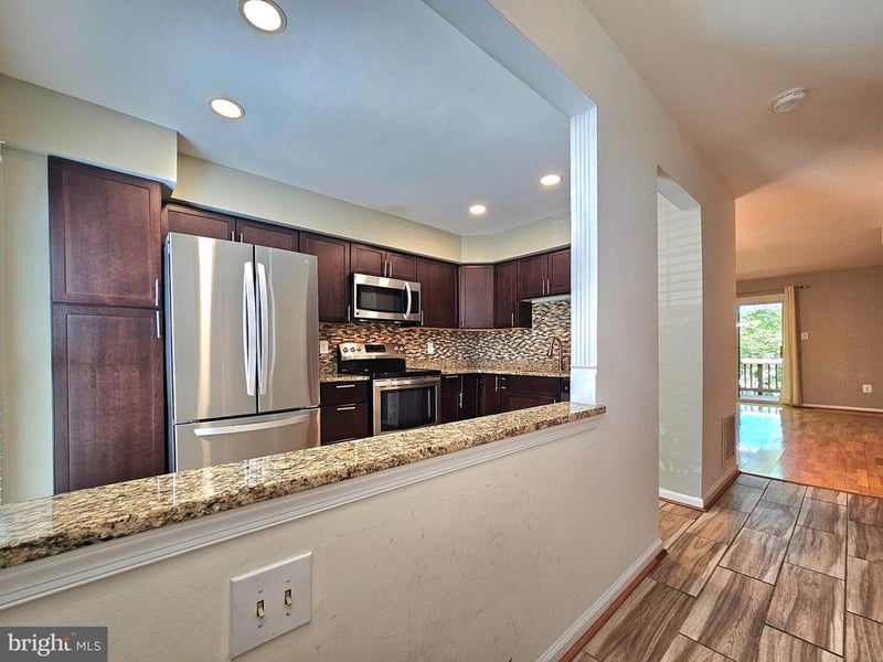 7664 Northern Oaks Ct, Springfield, VA 22153