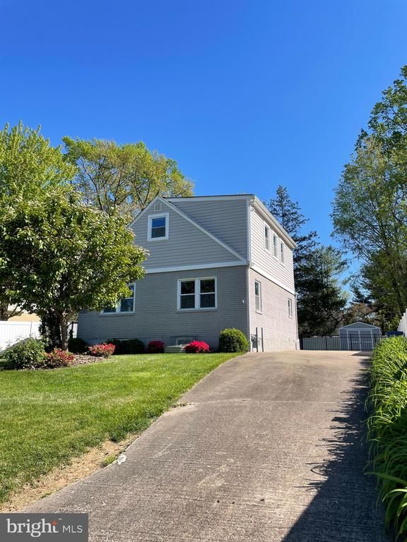 7141 Parkview Ave, Falls Church, VA 22042