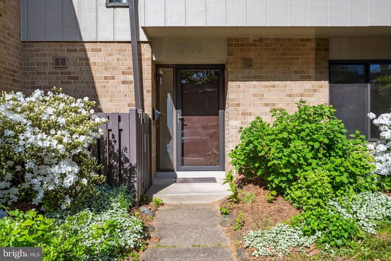 1705 Ivy Oak Sq, Reston, VA 20190