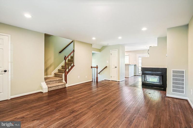 1293 Quaker Hill Dr, Alexandria, VA 22314