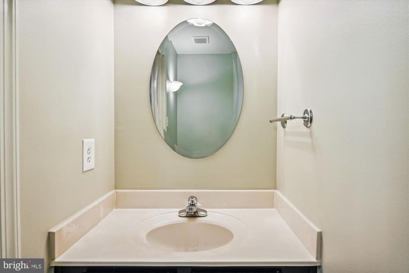 1293 Quaker Hill Dr, Alexandria, VA 22314