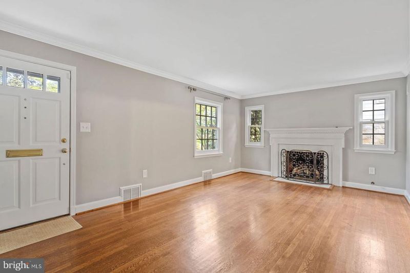 1616 N Harrison St, Arlington, VA 22205