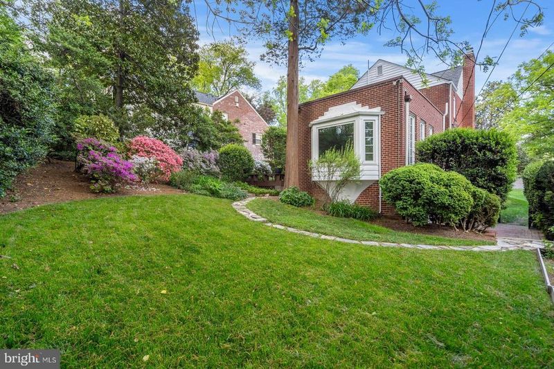 1616 N Harrison St, Arlington, VA 22205