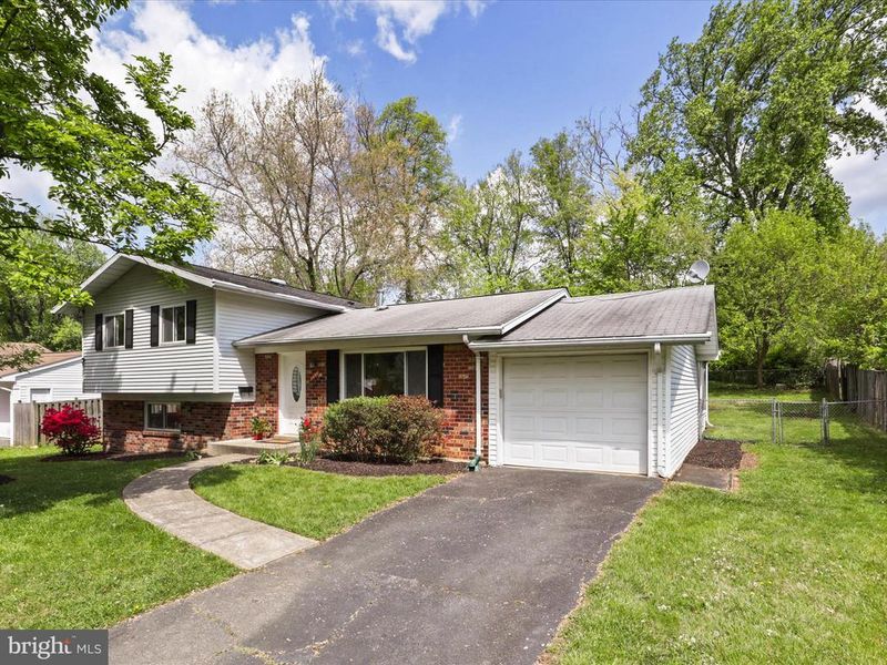 7808 Kalorama Rd, Annandale, VA 22003