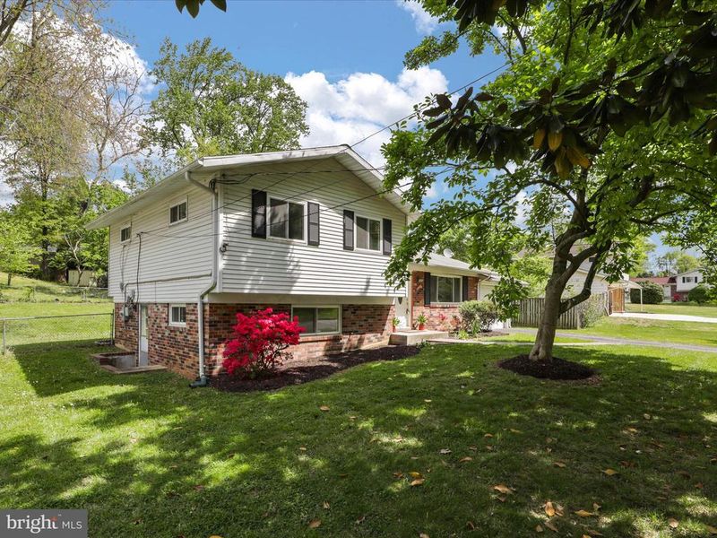 7808 Kalorama Rd, Annandale, VA 22003