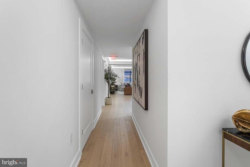 6718 Lowell Ave #607, Mclean, VA 22101