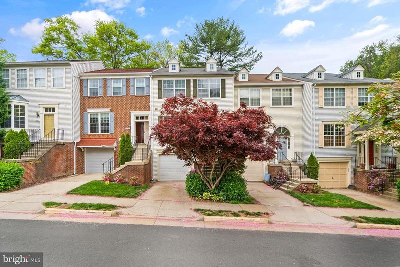 12221 Wye Oak Commons Cir, Burke, VA 22015