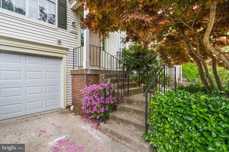 12221 Wye Oak Commons Cir, Burke, VA 22015