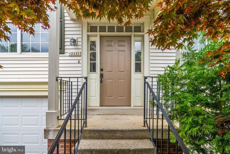 12221 Wye Oak Commons Cir, Burke, VA 22015