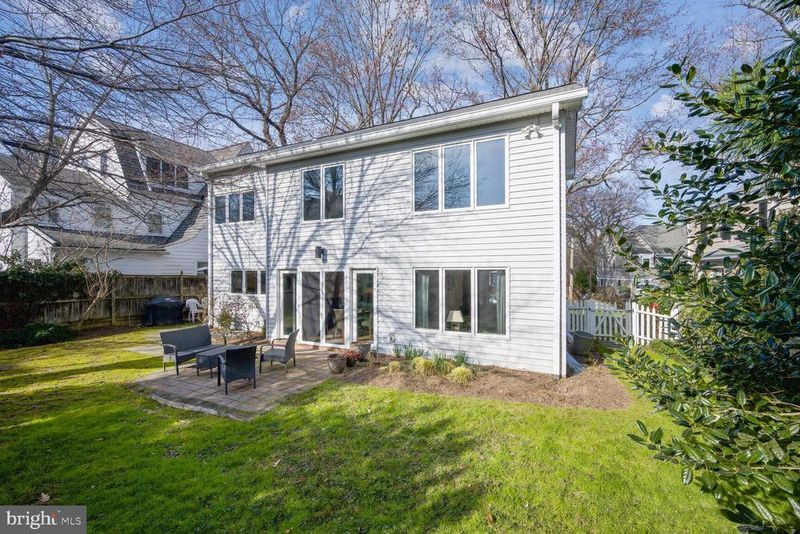 7010 Exeter Rd, Bethesda, MD 20814