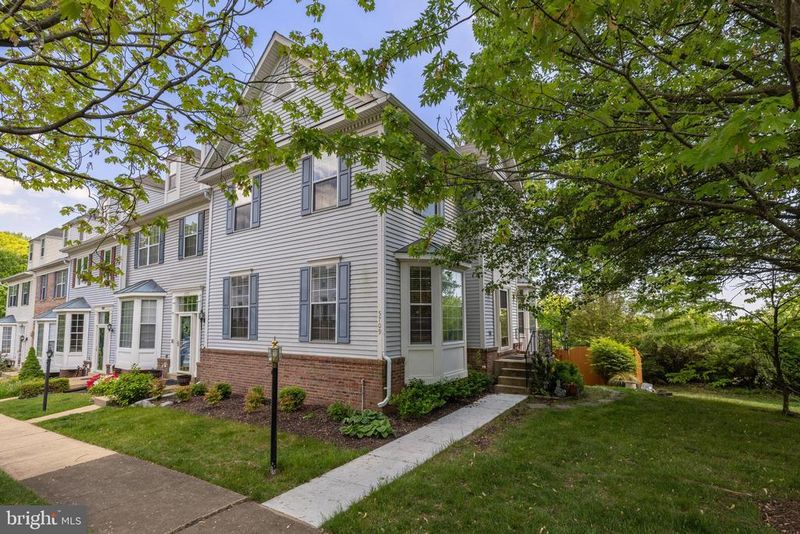 5709 Clapham Rd, Alexandria, VA 22315
