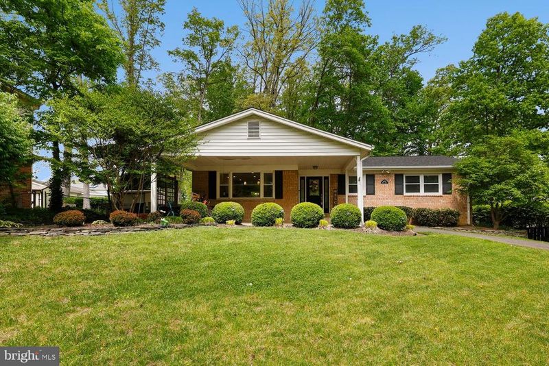 8802 Bridle Wood Dr, Springfield, VA 22152