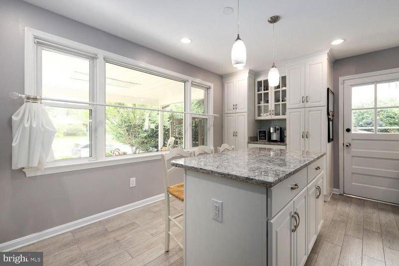 8802 Bridle Wood Dr, Springfield, VA 22152
