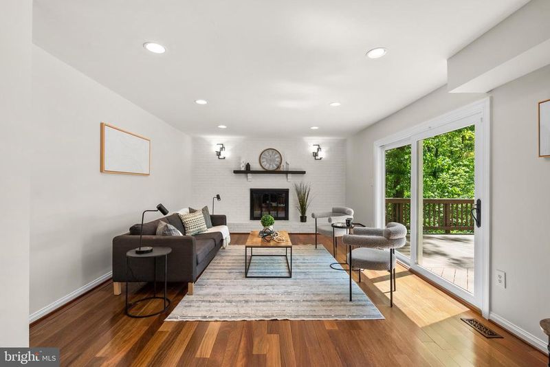 10717 Midsummer Dr, Reston, VA 20191