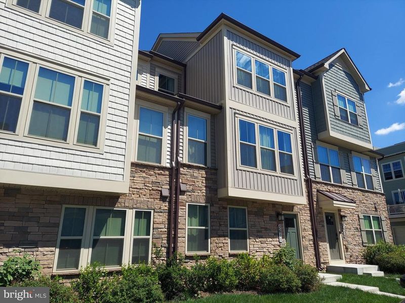 3611 Flatwoods Dr, Frederick, MD 21704