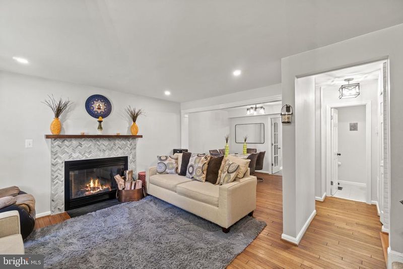 24708 Nickelby Dr, Damascus, MD 20872